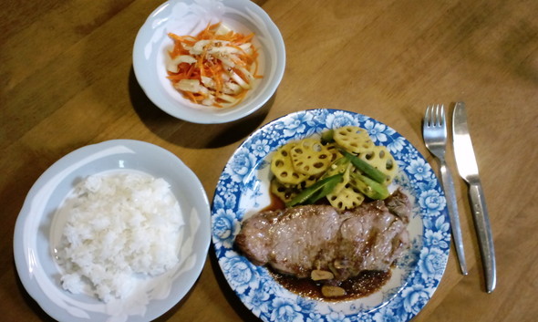 オニオンソースのステーキとラペ