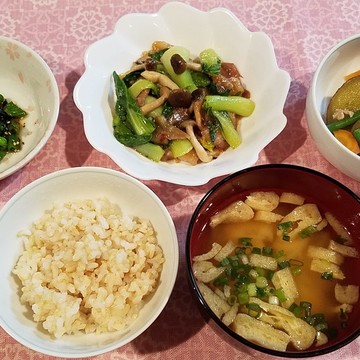 青梗菜と豚肉の中華風ピリ辛炒め＆玄米ご飯