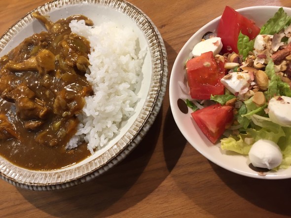 チキンカレー ナッツサラダ