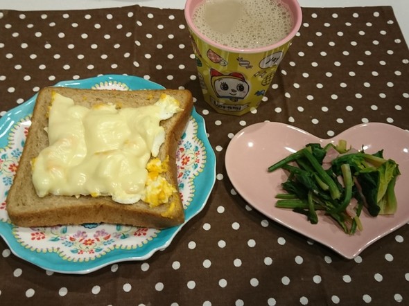朝食  茹で卵マヨネーズチーズトースト