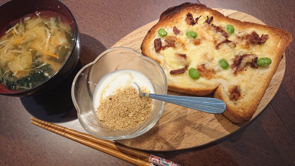 ピザトースト×切り干し大根の味噌汁♡