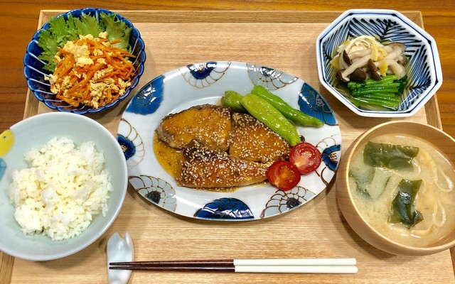 元のブリ 照り 焼き 献立 日本のイラスト