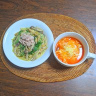 水菜とツナのつゆボナーラ　スープ