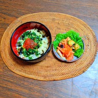 茶碗蒸しぶっかけご飯　韓国風海鮮サラダ