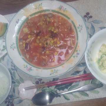 ミネストローネと空豆と卵のサラダの夕食