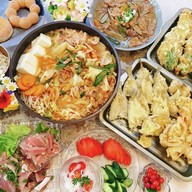 釣りたてキスの天ぷらと鍋とモツ煮などの日