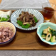 牛肉舞茸炒め・小松菜煮浸し・オクラ和え物