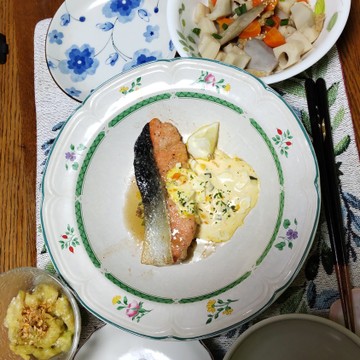 鮭のムニエルタルタルソースの夕食