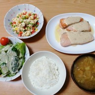 鮭のソテー味噌マヨソースと炒り卵豆腐
