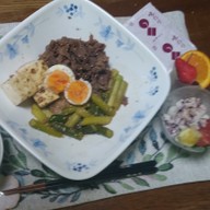 グリーンアスパラで春の肉豆腐の夕食
