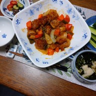 酢鶏と若布筍お吸い物ともろきゅうの夕御飯