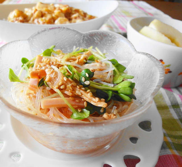 ランチ 麻婆丼 蒸鶏入り中華サラダ By ゆうゆう0221 クックパッド みんながのせた献立