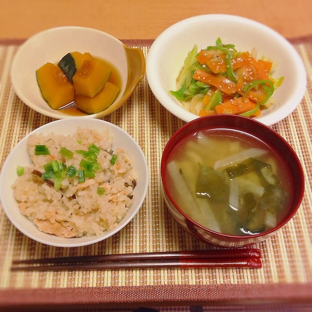 炊き込みご飯、野菜炒め、カボチャの煮物 By ーHaluー [クックパッド] みんながのせた献立