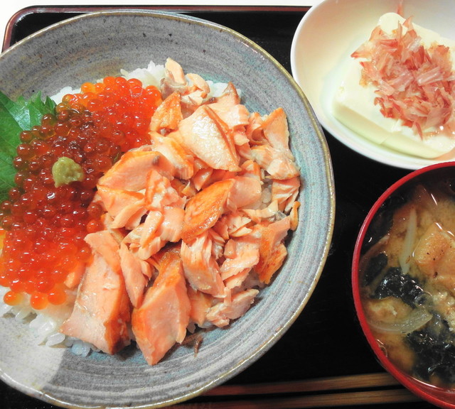いくらの醤油漬けで鮭の親子丼定食 By ゆうゆう0221 クックパッド みんながのせた献立