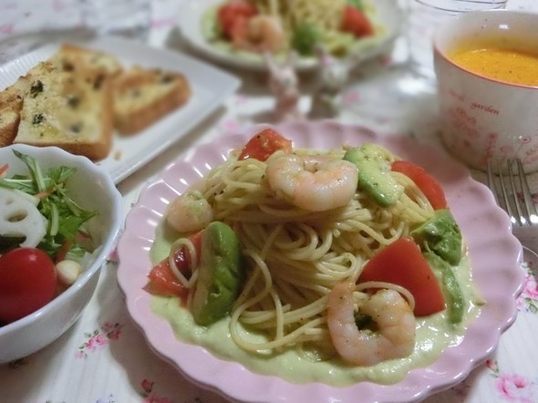 ♡アボカドクリームの冷製パスタでランチ♡