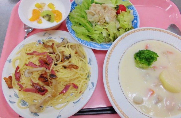 ホワイトシチュー&ペペロンチーノ♪
