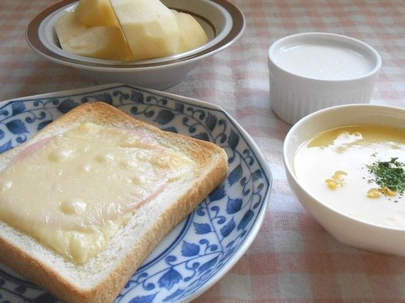 トーーストとカルピス入りゼリーでランチ