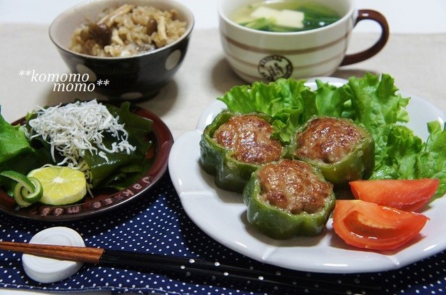 ピーマンの肉詰め 茸炊き込みご飯の夕食 By Komomoもも クックパッド みんながのせた献立