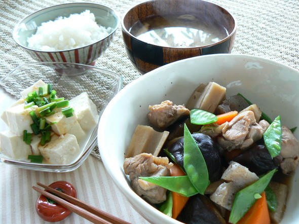鶏肉と根菜の煮物の夕食献立