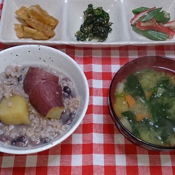 朝食　小豆と薩摩芋の玄米粥