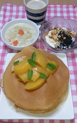朝食 苺シャム&クリチのホットケーキ