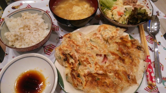 焼き餃子 中華コーンスープ By Eiyoushi クックパッド みんながのせた献立