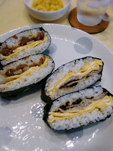冷蔵庫にあるもので、おにぎらず!