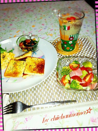 バジルバター&果物野菜のヘルシー朝食☆