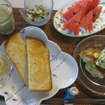 夏野菜（ゴーヤ、ズッキーニ、胡瓜）朝ご飯