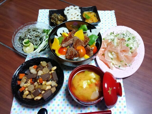 コロコロ野菜のステーキ丼で晩御飯 By めみたん クックパッド みんながのせた献立