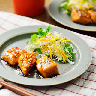 子供もパクパク 秋鮭の甘辛 ゴマ絡め レシピ 作り方 By Moj クックパッド