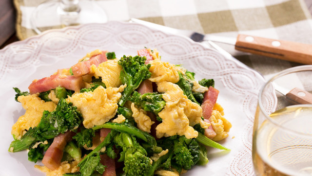 動画 菜の花とベーコンの卵炒め 春ウキウキ クックパッド料理動画